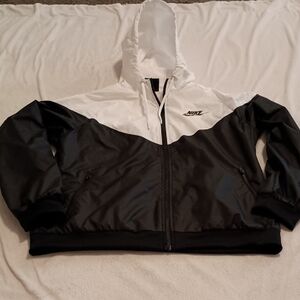 Nike Women's Windrunner Windbreaker Size Large In Classic Black And White